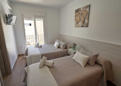 Habitacion Triple Habitaciones Isabel Los Prados Malaga (1)
