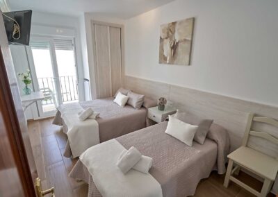 Habitacion Triple Habitaciones Isabel Los Prados Malaga (4)