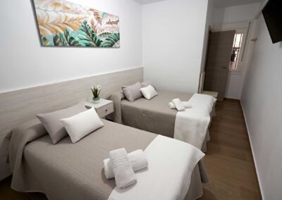 Habitacion Triple Habitaciones Isabel Los Prados Malaga (7)